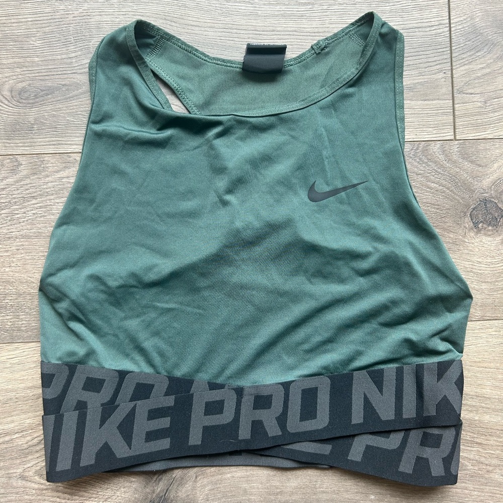 Nike pro dri fit cropped tank women’s size medium